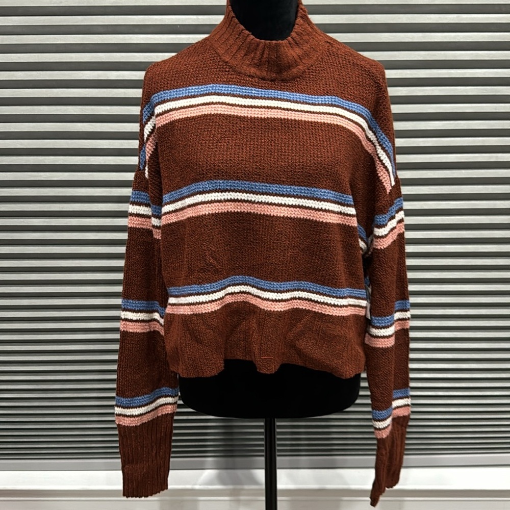 Pullover crop sweater